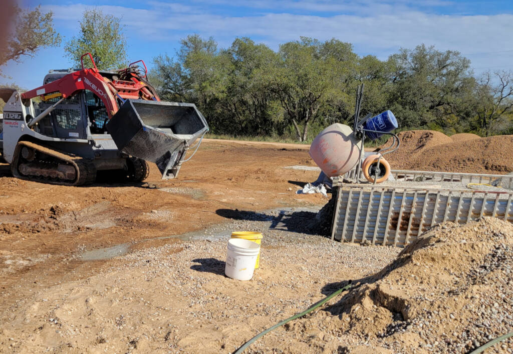 SkidSteer Bucket to transport/dump Cement